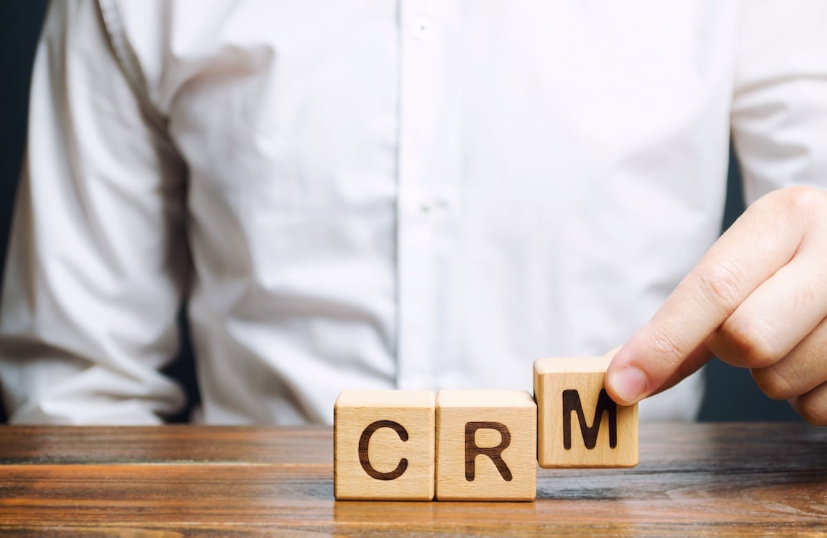 Symbolbild mit den Buchstaben CRM